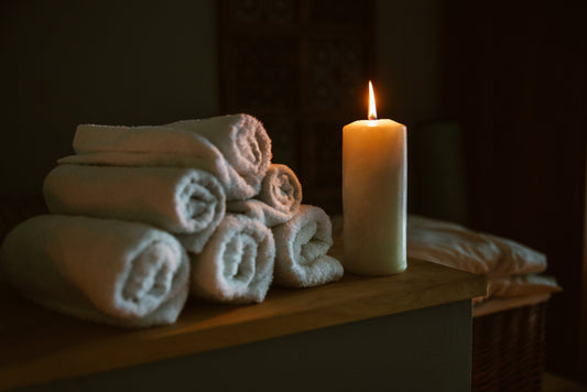 How to Burn a Candle the Right Way: Tips for a Clean, Long-Lasting Burn🔥